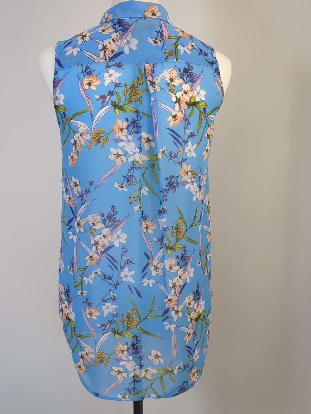 H&M Blue Floral Sleeveless Collared Button Up Blouse Tank Top Shirt SIZE 2 - Picture 2 of 13